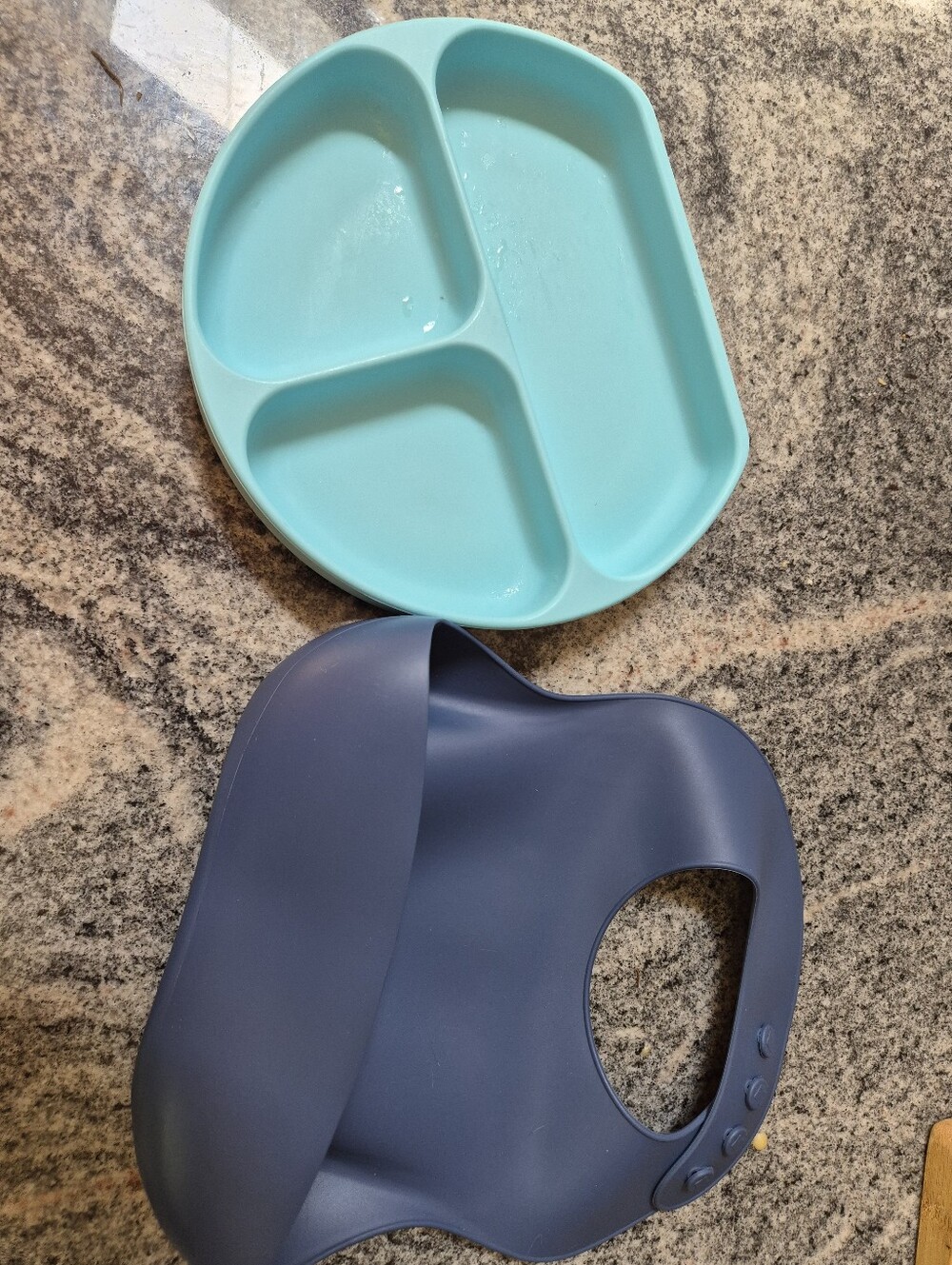 Baby Bar & Co. Silicone Bib & Bumkins Tray Feeding Bundle